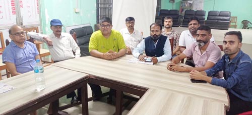 आश्वासनमा मात्र पाएको भन्दै लालपूर्जा माग्दै नगरवासी अनशनमा